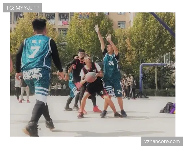 篮球发球五秒违例规则解读:何时开始计时与罚则是什么? 篮球发球五秒违例规则解读:何时开始计时与罚则是什么?